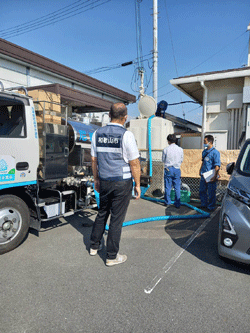 尼崎市水道局の給水車